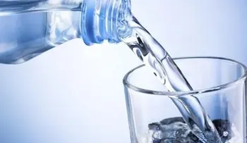 Beber mucha agua reduce el azúcar, el sodio y la ingesta de grasas
