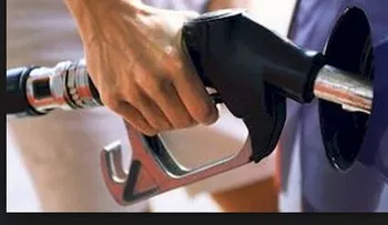Gobierno baja los precios de los combustibles