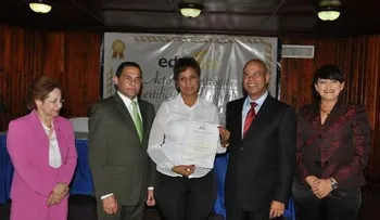 EdeEste entrega certificados a colaboradores por entrenamientos en 2014