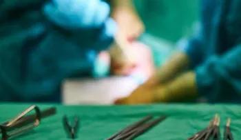 Sorprende a su mujer con otro hombre en la cama, le corta el pene y se lo lleva