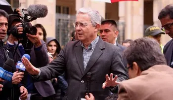 Uribe afirma que la paz ilusiona pero el acuerdo con las FARC decepciona