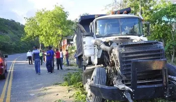 Camión pierde los frenos y mata tres personas en Navarrete