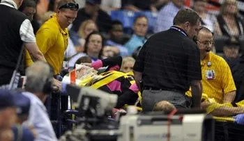 Mujer recibió pelotazo de foul cerca de un ojo en juego de Rays está estable