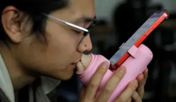 El invento en china para besar a distancia