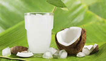 10 razones para beber agua de coco