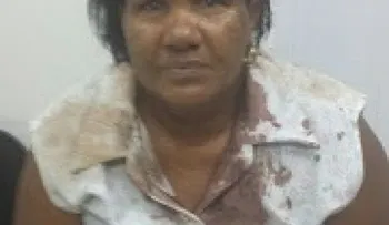 Hombre le propina paliza a su madre en Villa Jaragua