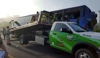 Hay ocho norteamericanos entre 12 muertos en accidente de autobús en México