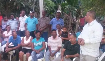 Gobernador de Bahoruco busca solucionar problemas con participación de la comunidad