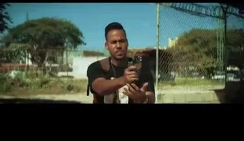 Marc Anthony y Romeo Santos se enfrentan a balazos (Video)