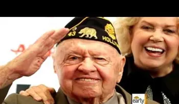 Mickey Rooney revela que fue víctima de abusos por su codicioso hijo adoptivo (VIDEO)