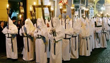 El Ku Klux Klan amenaza con usar fuerza letal contra manifestantes de Ferguson
