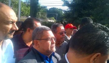 Se entrega médico acusado de amenazar periodistas