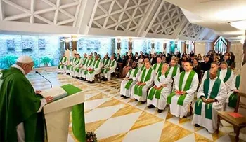 Iglesia acusa políticos de vivir un mundo de lujos y privilegios, alejándose de los marginados