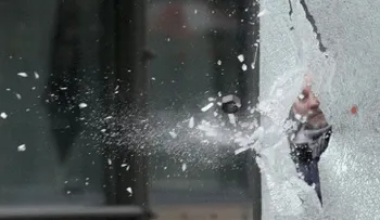 Científicos japoneses inventan un cristal casi irrompible