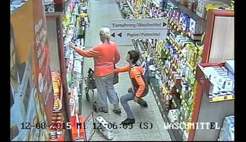 Cuidado con la cartera: Este es el último truco de los ladrones para robártela (VIDEO)