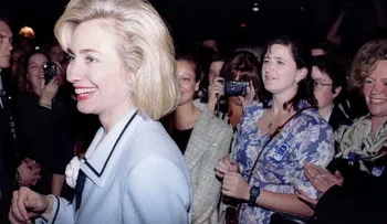 Manifestantes negros atacan a Clinton por una polémica frase que dijo en 1996