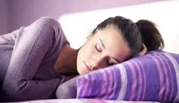 7 motivos para empezar a dormir de lado izquierdo