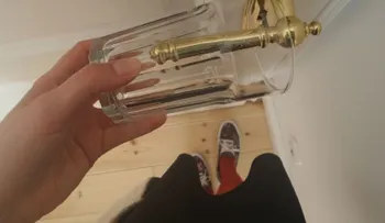 Un truco muy genial: coloca un vaso de cristal en la manija de la puerta y la seguridad en el hotel o en tu casa estará garantizada