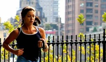 Ponte en forma con las rutinas de ejercicio de moda (Video)
