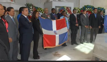 Oficina Técnica de Transporte Terrestre deposita ofrenda floral por mes de la patria