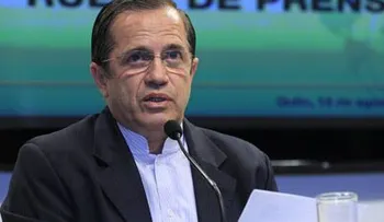 Dónde piensa llegar el Embajador de los Estados Unidos y hasta cuándo los soportaremos?