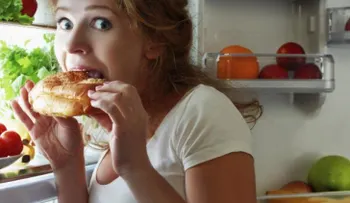 7 explicaciones de que haya días que no puedes parar de comer 
