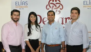 Elías Distribución premia al ganador de la promoción â??Dewarâ??s Te Hace Millonario