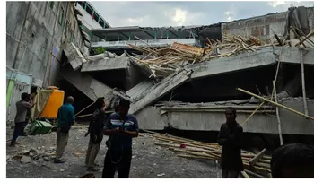 Internado colapsa en Indonesia