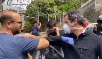 Guaidó reaparece en calles de Caracas tras rumores de protección diplomática
