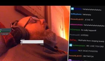 Video viral de Gamer cuando se quedó dormido en pleno juego en "streaming"