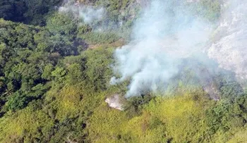 Más de 300 hombres siguen tratando de sofocar incendio en Los Haitises