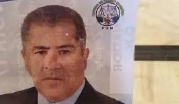 Avioneta lanza en Palacio volantes de Percival Peña