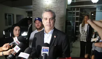 Presidente Abinader y primera dama Raquel visitan familiares de Jorge Mera, para solidarizarse