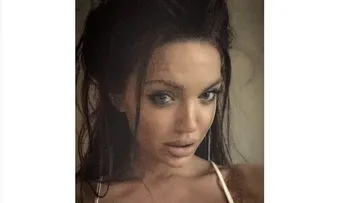 Conoce a Chelsea Marr, la Angelina Jolie escocesa
