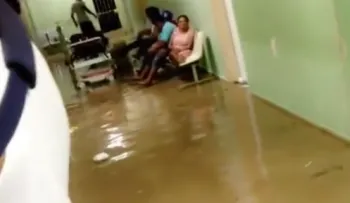 Lluvias inundan hospital Cabral y Báez y avenidas de Santiago