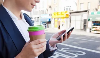 Este es el tiempo que tardas en sacar tu teléfono cuando estás solo