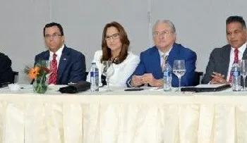 Canciller Navaro desarrolla encuentro con liderazgo económico y social de Santiago