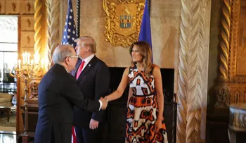 Donald Trump habría ignorado a su esposa Melania durante el saludo del presidente Medina