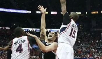 Paul Millsap y Al Horford ayudan a los Hawks a contener a los Nets 
