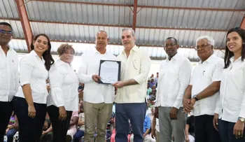 Abinader entrega 1,910 títulos de propiedad en Los Guaricanos, beneficiando a más de 10,000 personas
