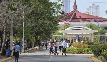 Sacan a 22 profesionales del sistema por notas alteradas