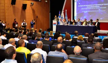 No es posible desarrollar telecomunicaciones donde hay corrupción, monopolio y exista el machismo