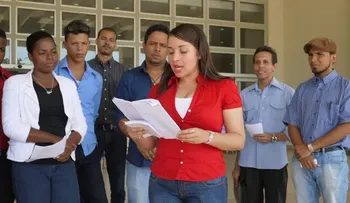 Con cantos y poesía, jóvenes exigen más inversión para la UASD