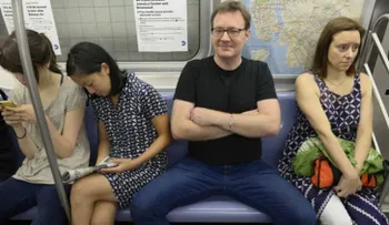 â??Manspreadingâ?: qué es y por qué el despatarre masculino resulta insolidario