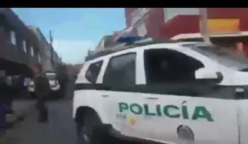 Una avioneta se estrella contra una vivienda en el barrio Villaluz, en Bogotá