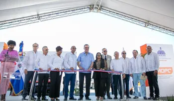 Presidente Abinader junto a ministro Ascención y otros funcionarios inaugura elevado de Andrés, Boca Chica