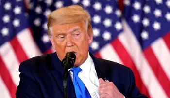 Trump se autoproclama ganador en cuatro estados clave sin datos definitivos
