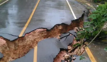 Se hunden tramos de dos carreteras en Samaná; hay varias localidades incomunicadas