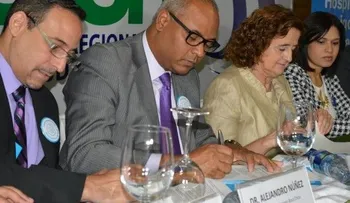 Hospital Reynaldo Almánzar firma Carta Compromiso para reducir muerte materna e infantil