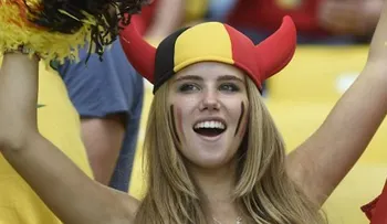 Fotos: Reaparece la hincha más guapa de Mundial 2014 después de ser despedida por L'Oréal 